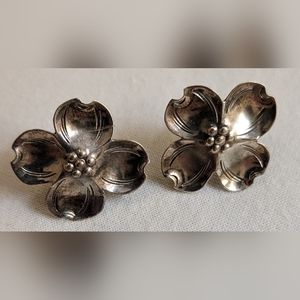 Vintage Sterling Silver Stuart Nye Dogwood Flower Screw Back Earrings
